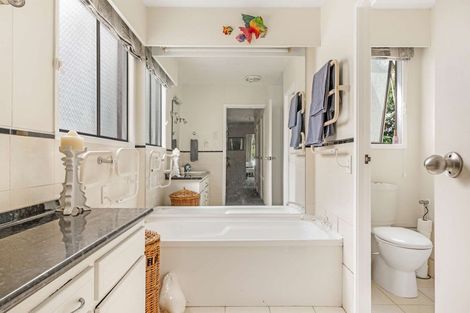 Photo of property in 24 Sunvale Crescent, Whataupoko, Gisborne, 4010