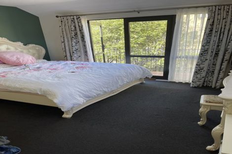 Photo of property in 20 Trotting Terrace, Fairview Heights, Auckland, 0632