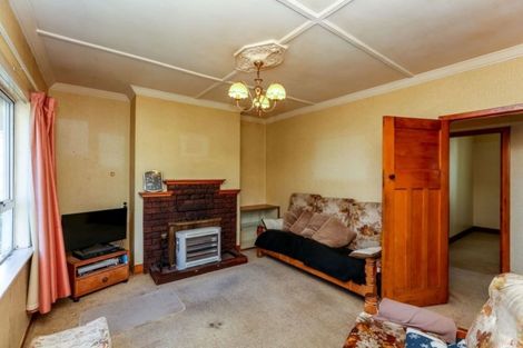 Photo of property in 35 Breakwater Road, Moturoa, New Plymouth, 4310