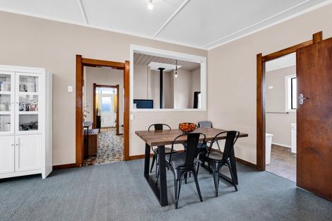 Photo of property in 15 York Street, Eltham, 4322