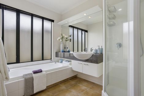 Photo of property in 20 Moyrus Crescent, East Tamaki Heights, Auckland, 2016