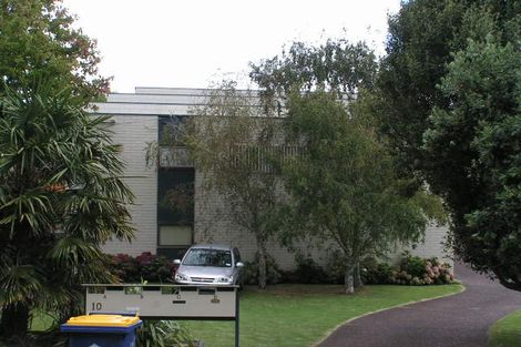 Photo of property in 1/10 Hauraki Road, Hauraki, Auckland, 0622