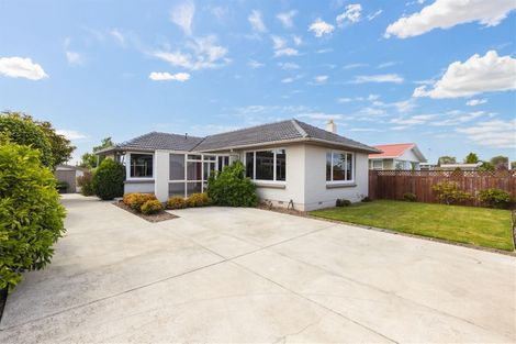 Photo of property in 262 Main North Road, Redwood, Christchurch, 8051