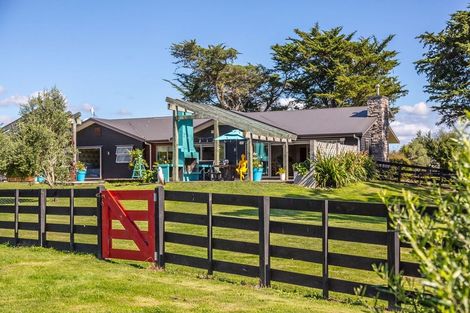 Photo of property in 1 Campbell Drive, Martinborough, 5711