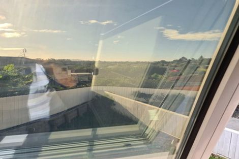 Photo of property in 36 Trias Road, Totara Vale, Auckland, 0629