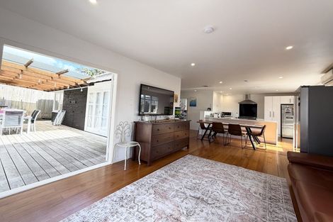 Photo of property in 84 Salisbury Road, Birkdale, Auckland, 0626