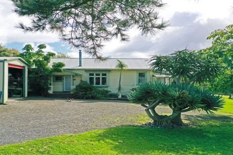 Photo of property in 2442 South Head Road, South Head, Helensville, 0874