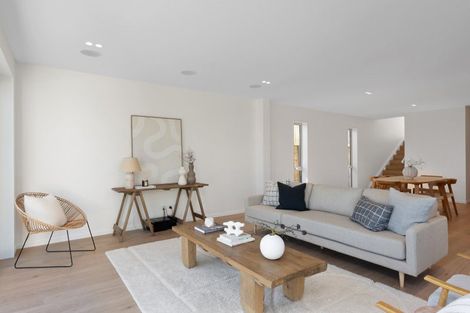 Photo of property in 2/1 The Brae, Mount Pleasant, Christchurch, 8081