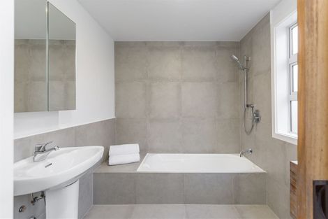 Photo of property in 91f Wade River Road, Stanmore Bay, Whangaparaoa, 0932