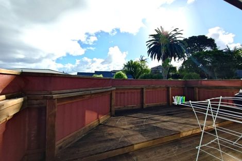 Photo of property in 120 Golf Road, New Lynn, Auckland, 0600