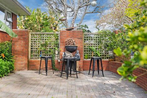 Photo of property in 6 Youngs Road, Papakura, 2110