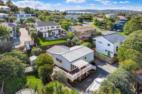 Photo of property in 2/4 Kenneth Hopper Place, Manly, Whangaparaoa, 0930