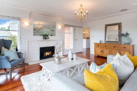 Photo of property in 10 Glenfern Road, Mellons Bay, Auckland, 2014