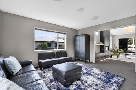 Photo of property in 32 Redwood Crescent, Hurdon, New Plymouth, 4310