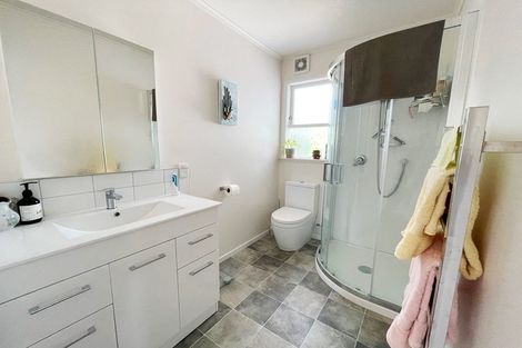 Photo of property in 15 Rosalind Road, Glenfield, Auckland, 0629