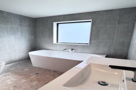 Photo of property in 130 Skulander Crescent, Orewa, 0931