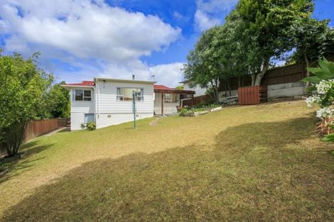 Photo of property in 16 Lavery Place, Sunnynook, Auckland, 0632