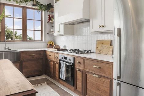 Photo of property in 31 Winchester Street, Kaiwharawhara, Wellington, 6035