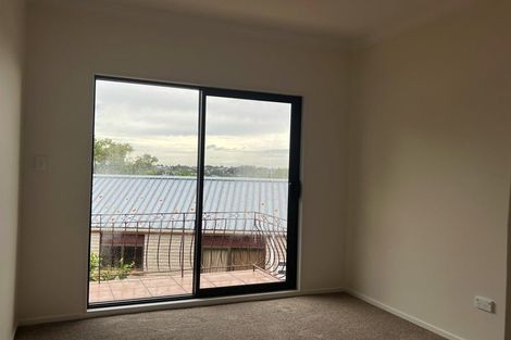 Photo of property in 12 Flagstaff Place, Massey, Auckland, 0614