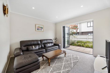 Photo of property in 28 Komanawa Lane, Mount Wellington, Auckland, 1062