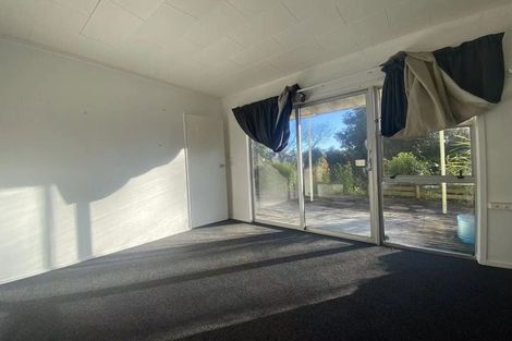Photo of property in 11 Idyll Place, Northcross, Auckland, 0632