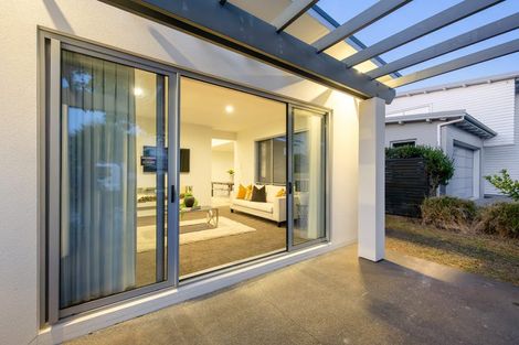 Photo of property in 8 Tuatini Place, Long Bay, Auckland, 0630