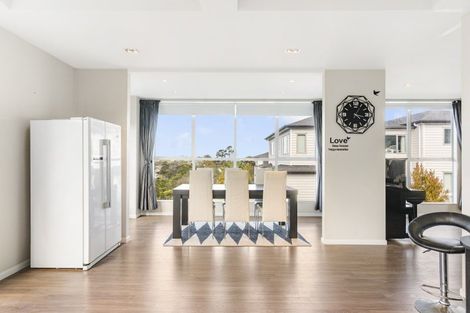 Photo of property in 43 Zara Court, Windsor Park, Auckland, 0632