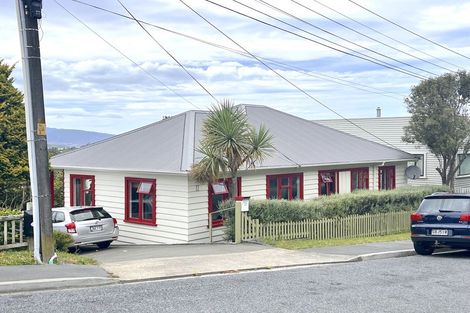 Photo of property in 22 Whaui Street, Vogeltown, Wellington, 6021