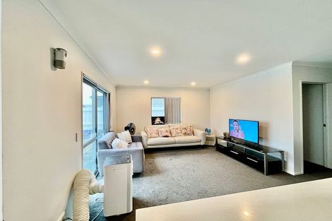 Photo of property in 11 Mokopapa Street, Takanini, 2112