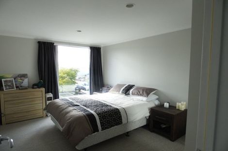 Photo of property in 9w Clearwater Cove, West Harbour, Auckland, 0618