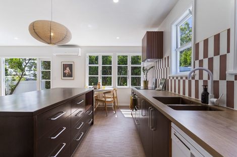 Photo of property in 24b Clinton Avenue, Te Atatu Peninsula, Auckland, 0610