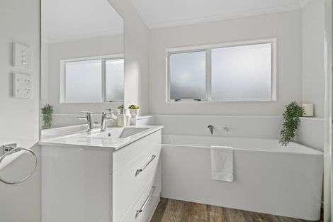 Photo of property in 29c Heta Road, Highlands Park, New Plymouth, 4312