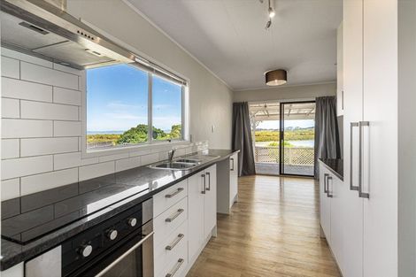 Photo of property in 12 Pureora Place, Clendon Park, Auckland, 2103