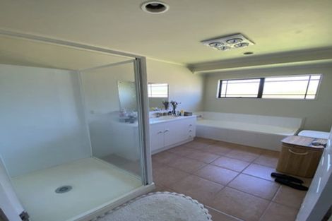 Photo of property in 24 Jubaea Place, Henderson, Auckland, 0610