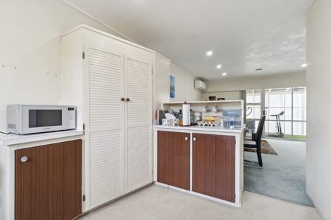Photo of property in 2/4 Slim Place, Clendon Park, Auckland, 2103
