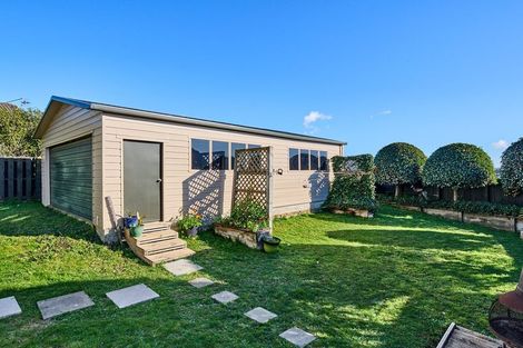 Photo of property in 6 Cleat Street, Whitby, Porirua, 5024