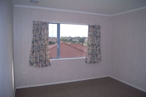 Photo of property in 17 Mcfetridge Place, Hillcrest, Auckland, 0627