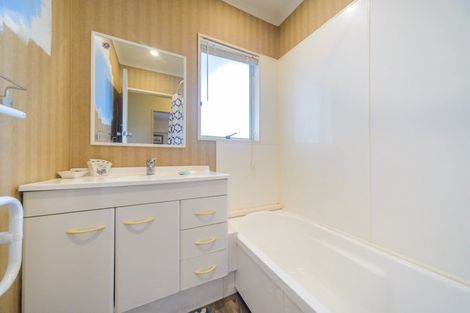 Photo of property in 27 Pinedale Parade, Milson, Palmerston North, 4414