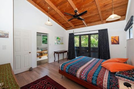 Photo of property in 24 Valley Road, Titirangi, Auckland, 0604