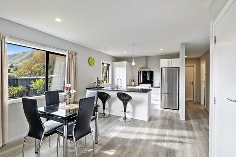 Photo of property in 25 Mahia Lane, Waikanae, 5036