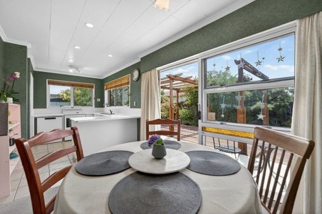 Photo of property in 1 Colonial Place, Kelvin Grove, Palmerston North, 4414