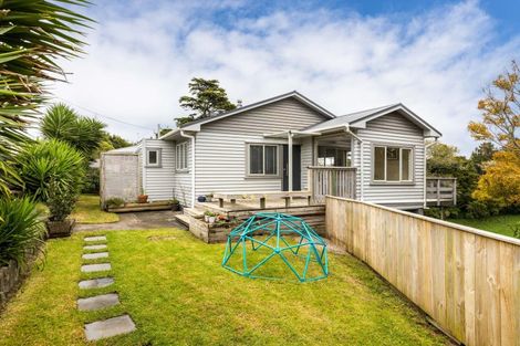 Photo of property in 11 Cowling Road, Hurdon, New Plymouth, 4310