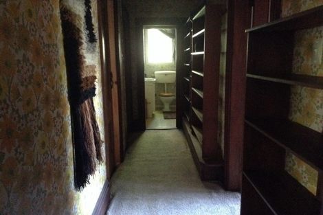 Photo of property in 10 Taungata Road, York Bay, Lower Hutt, 5013