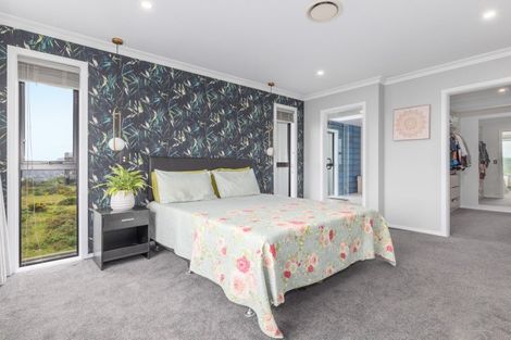 Photo of property in 4 Rotorua Grove, Aotea, Porirua, 5024