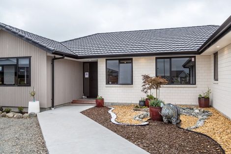 Photo of property in 8 Takahe Drive, Carterton, 5713
