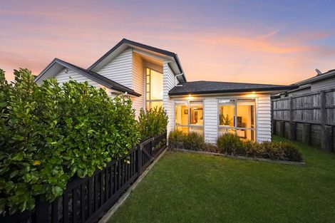 Photo of property in 12 Pommes Way, Silverdale, 0932