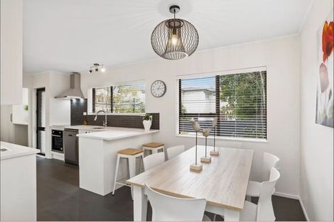 Photo of property in 2/303a Great North Road, Henderson, Auckland, 0612