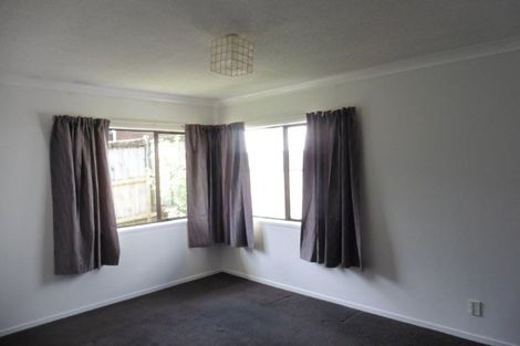 Photo of property in 39 Kirrie Avenue, Te Atatu South, Auckland, 0610