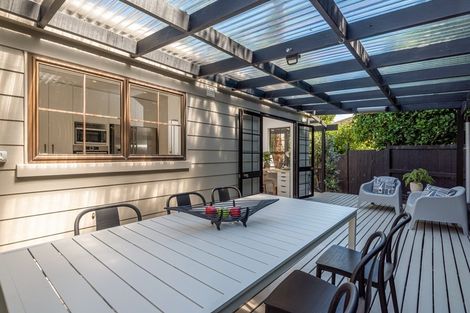 Photo of property in 8 Bellcroft Place, Belmont, Auckland, 0622