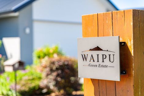 Photo of property in 1 Kermadec Crescent, Waipu, 0510